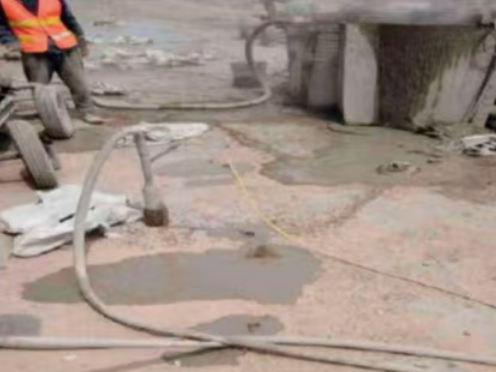 吴桥水泥混凝土路面板底注浆技术 路面脱空注浆整治方案